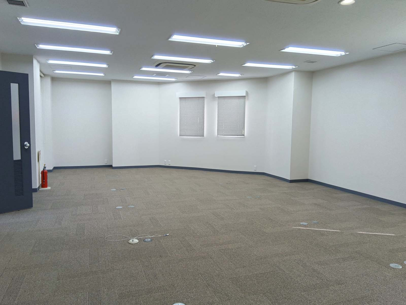 貸室奥側から見た室内