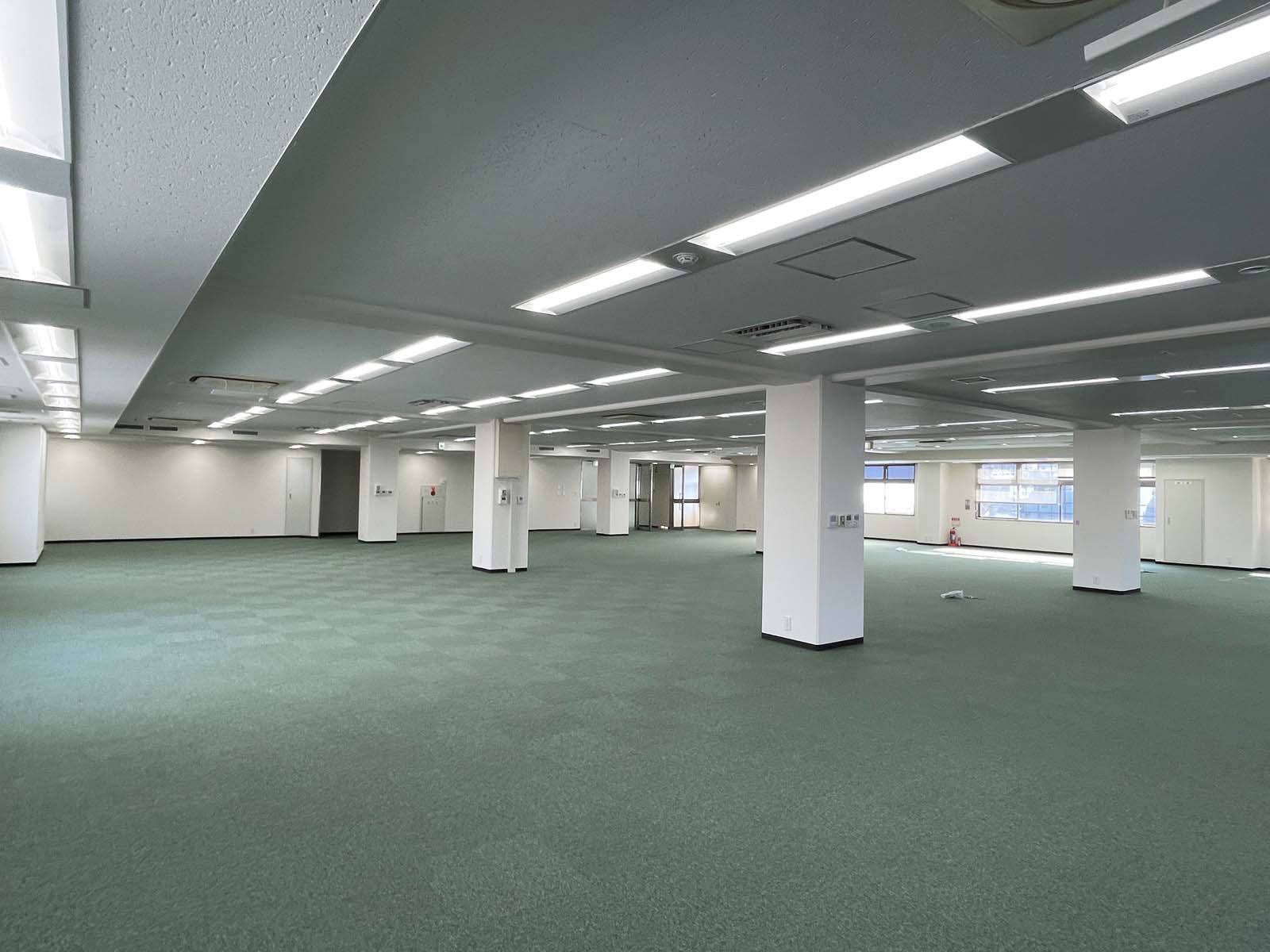 貸室奥側から見た室内