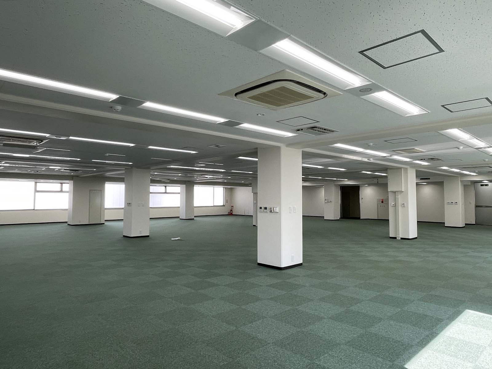 貸室奥側から見た室内