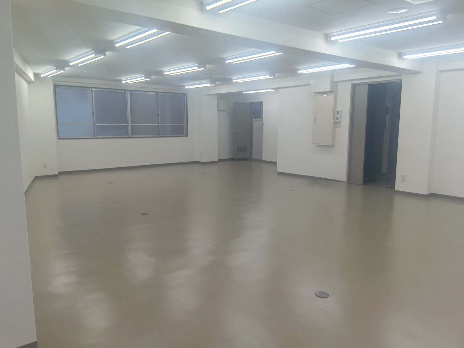 オフィス室内参考画像(4階・約30坪)