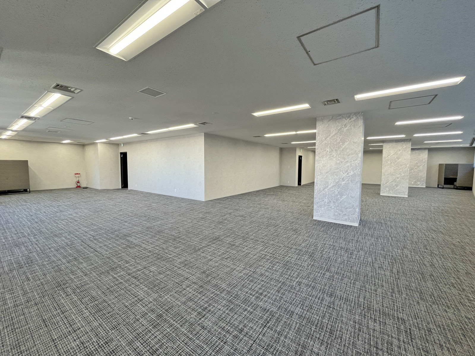 ハーフセットアップオフィス(6階・約101坪)