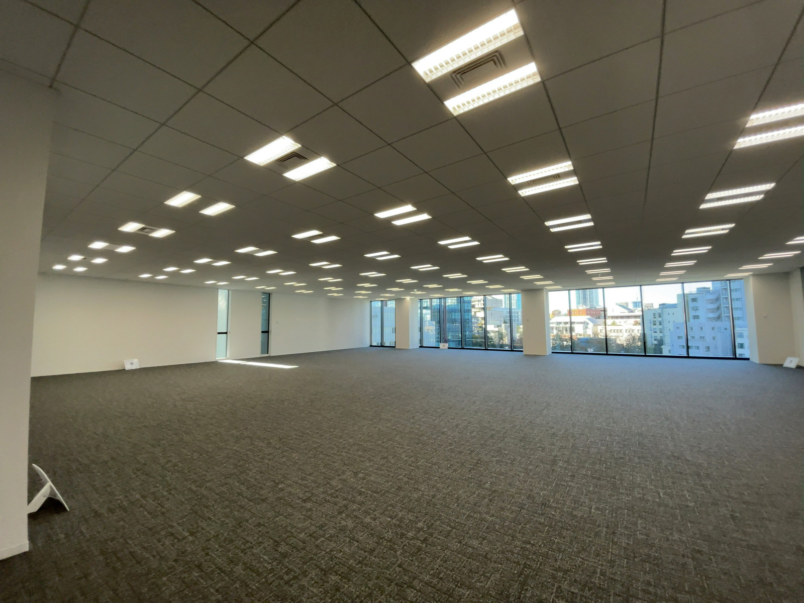 オフィス室内参考画像(6階・約99坪)