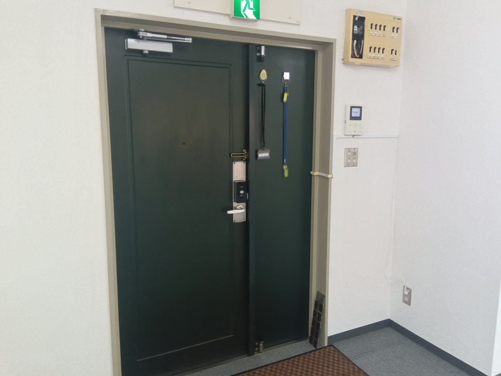 貸室出入り口