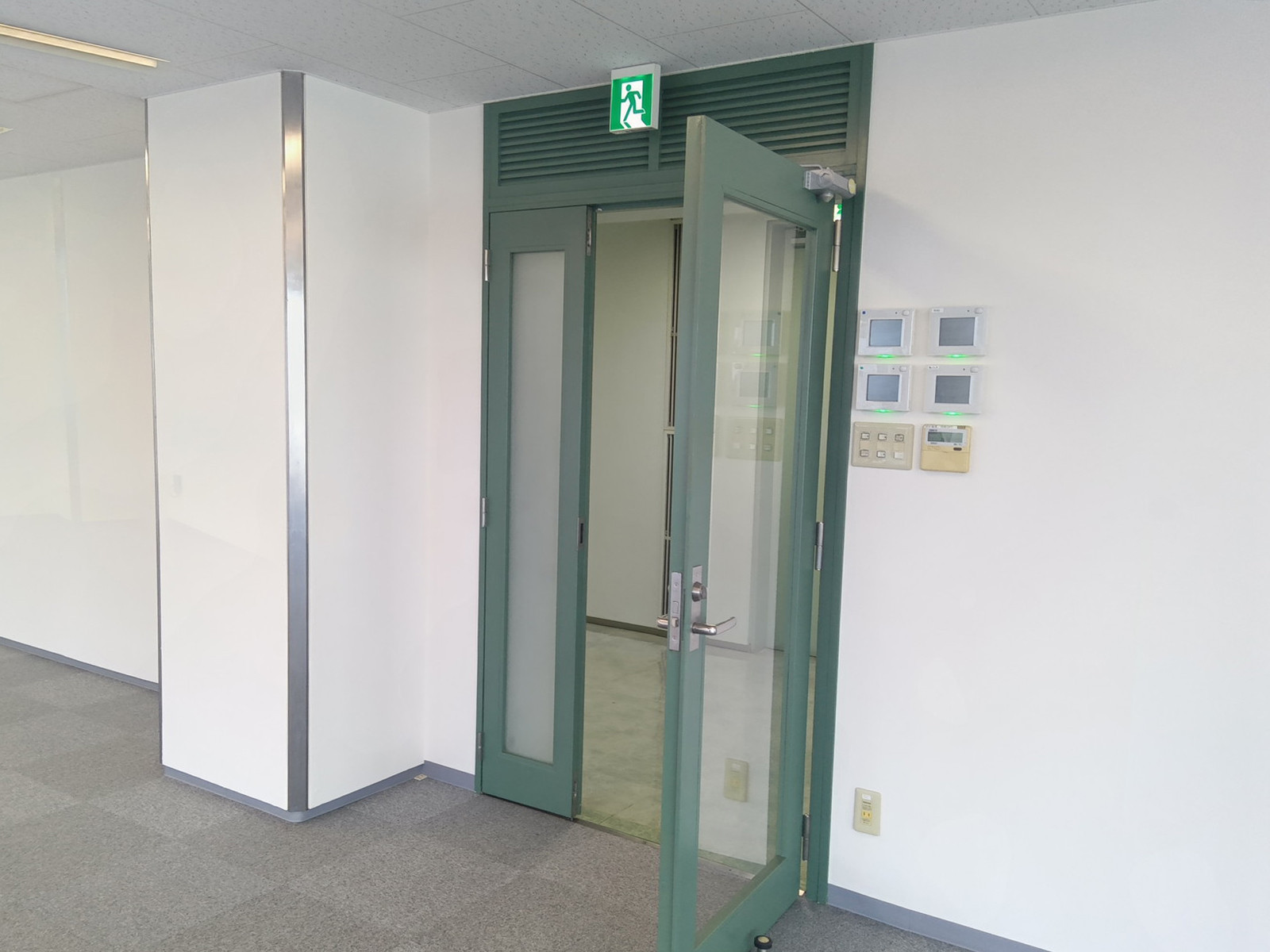 貸室出入り口