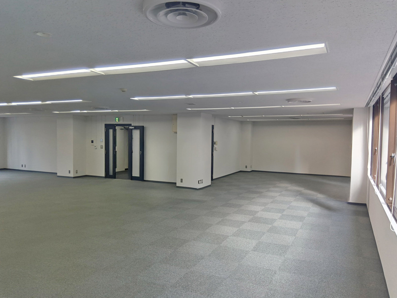 別角度の様子