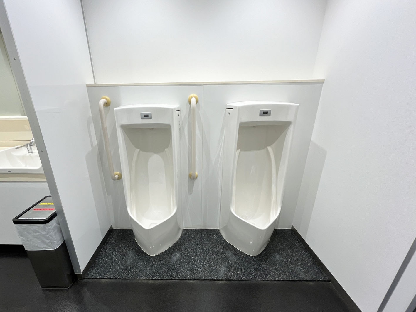 男性用トイレ