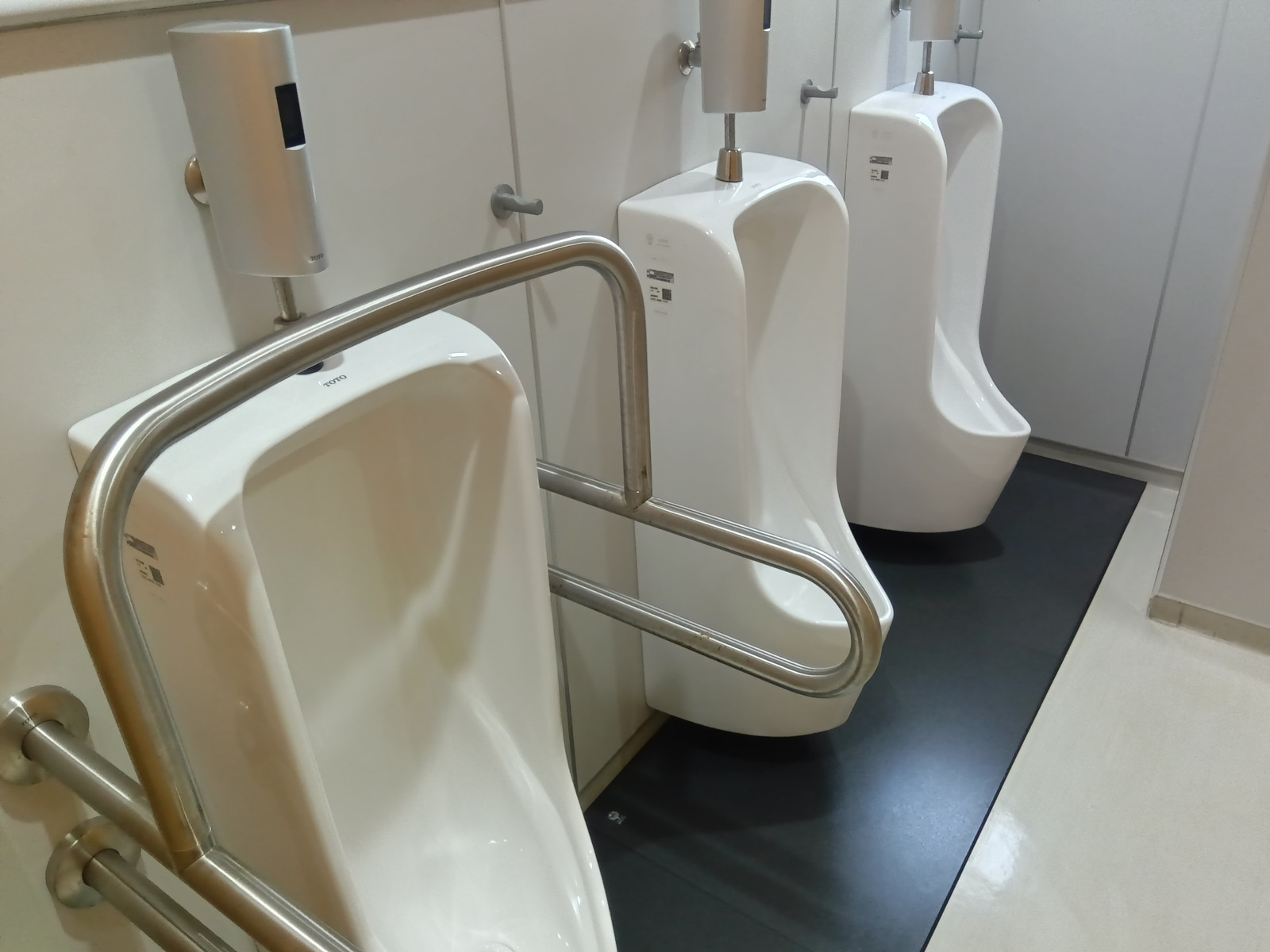 男性用トイレ