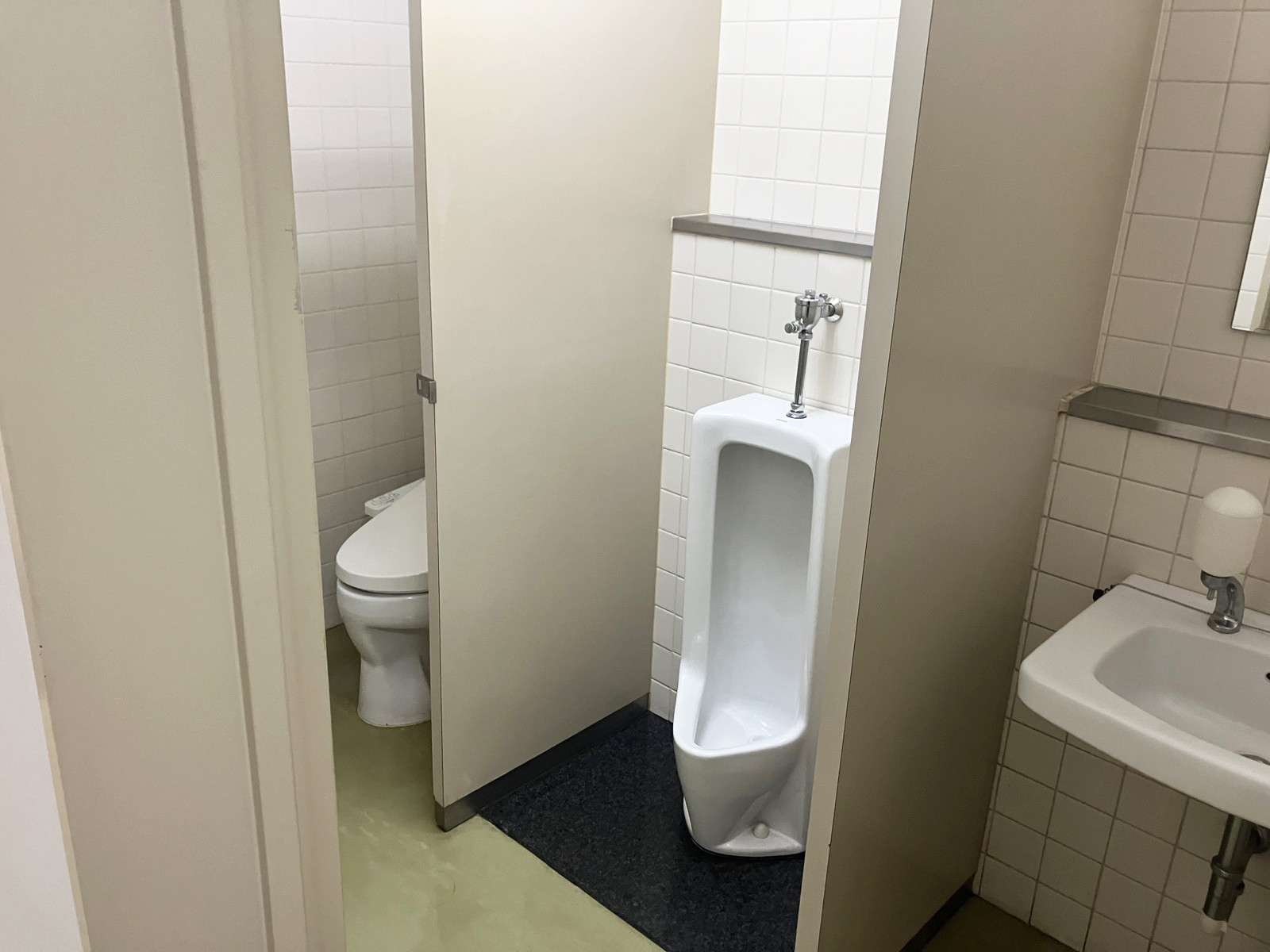 男性用トイレ