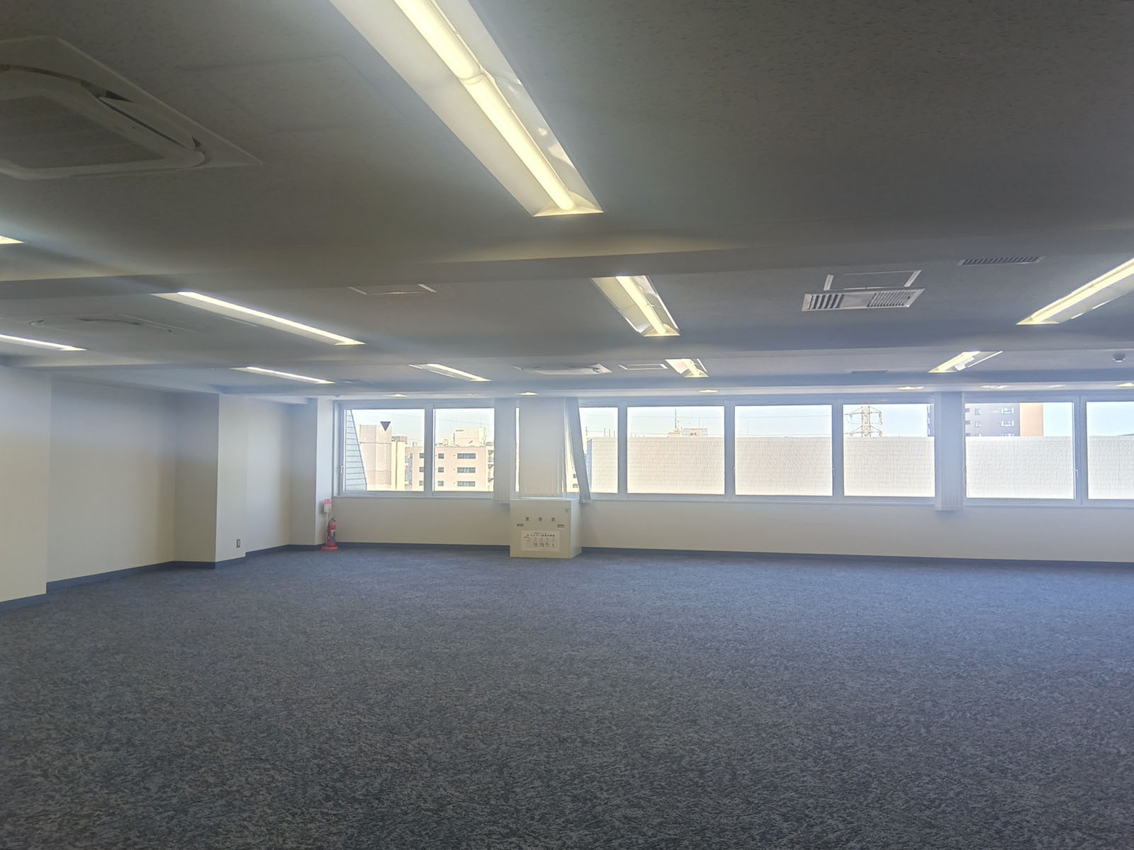 オフィス室内参考画像