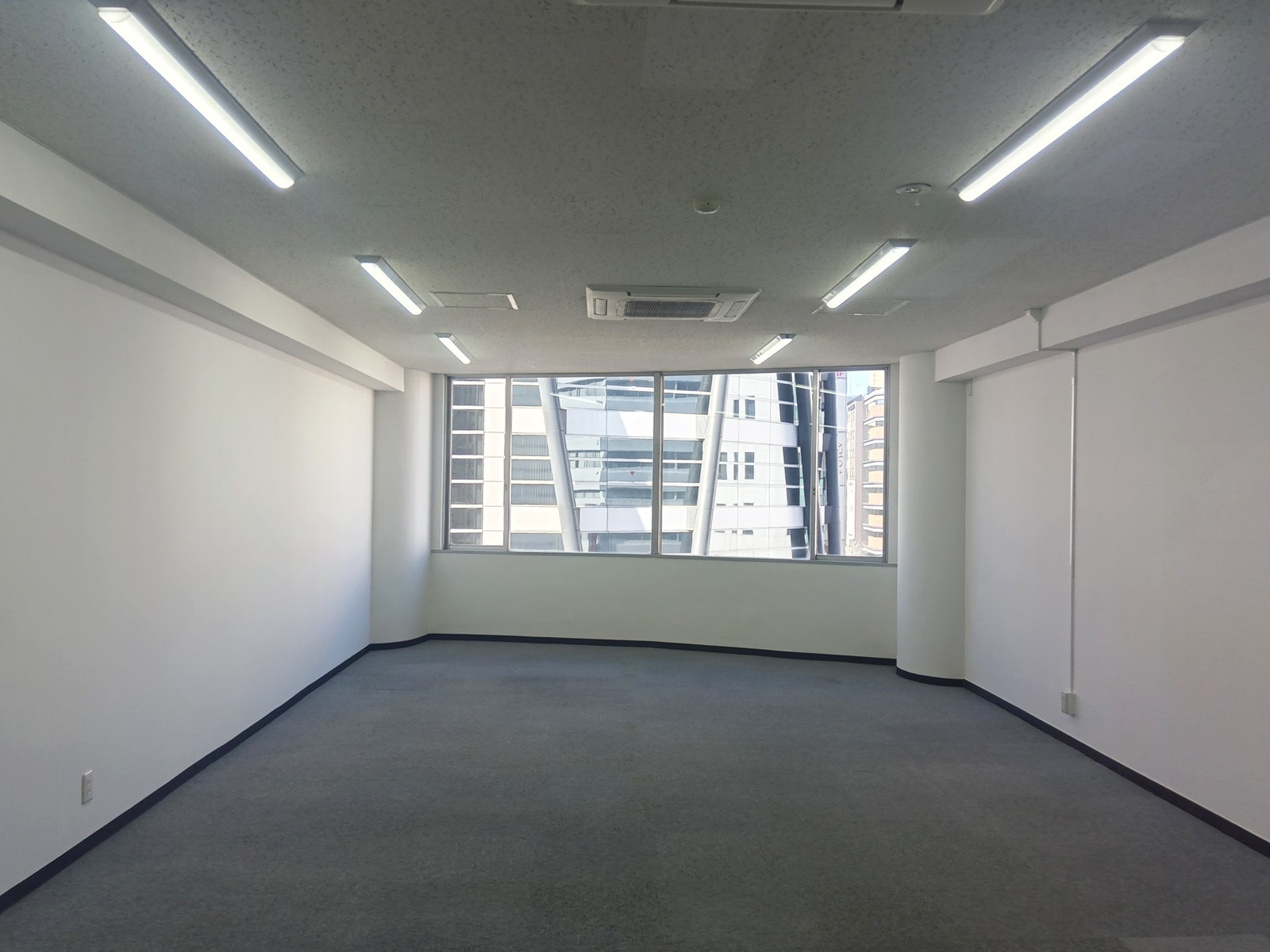 オフィス室内参考画像