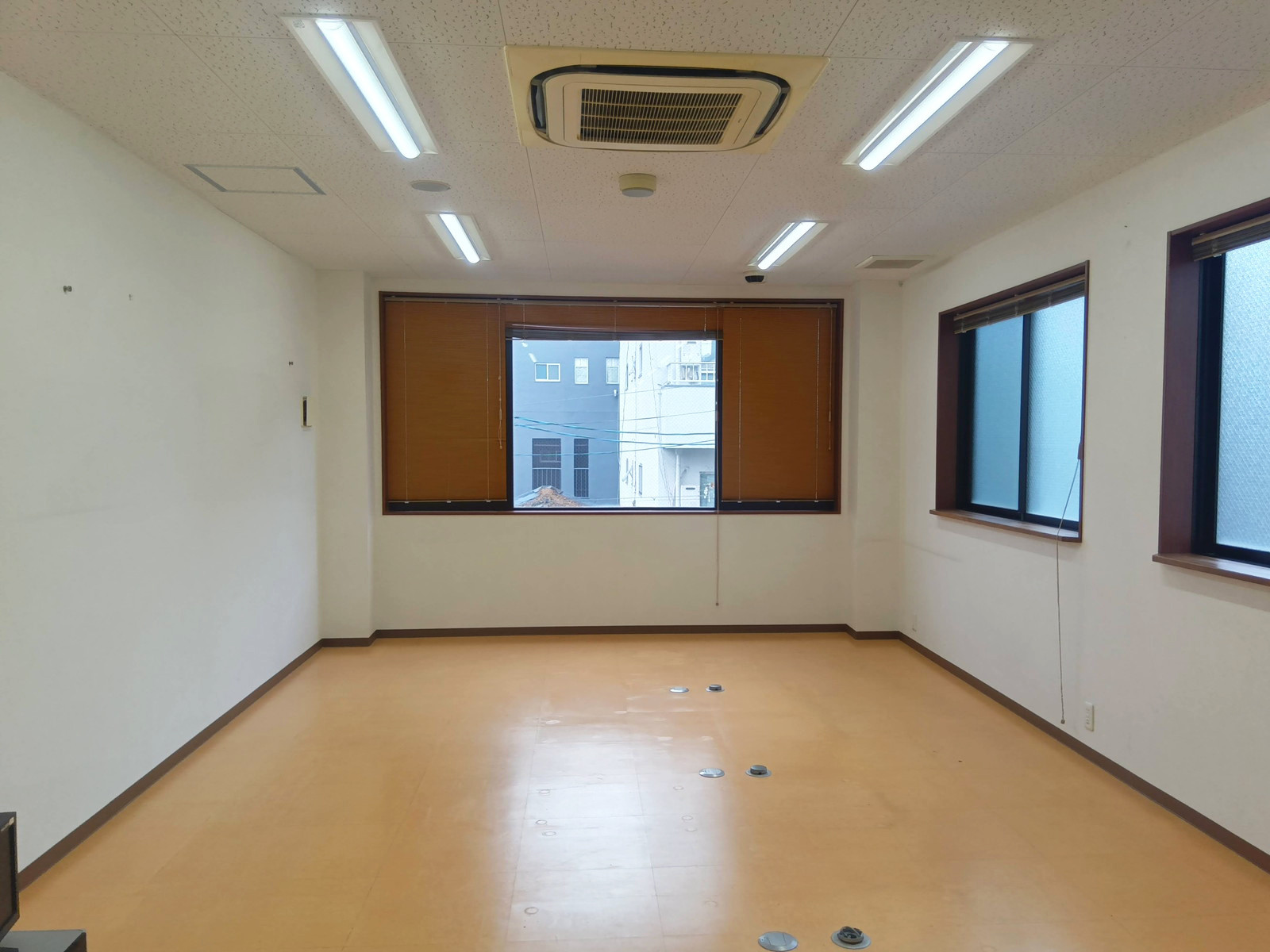 オフィス室内参考画像