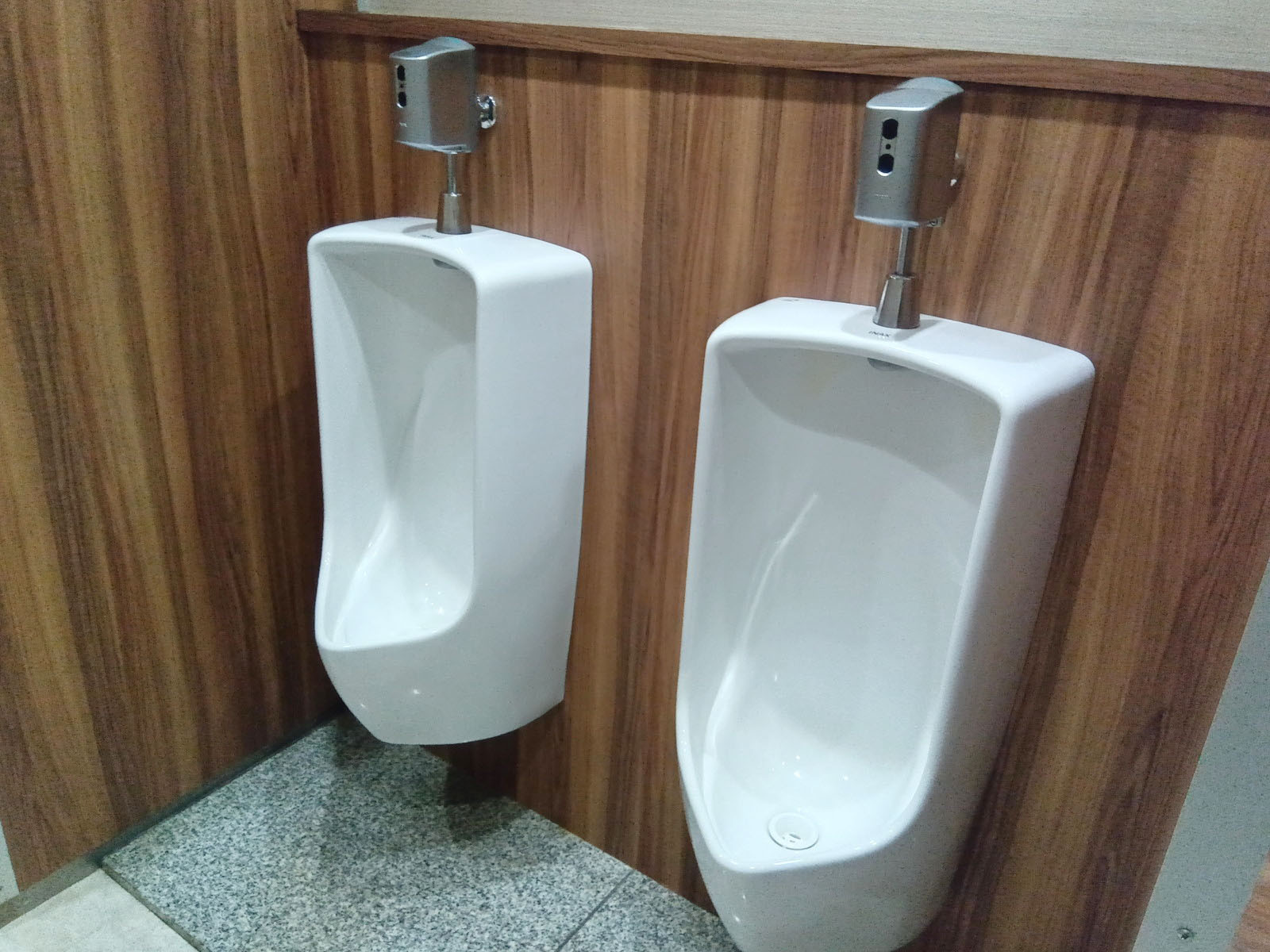 男性用トイレ
