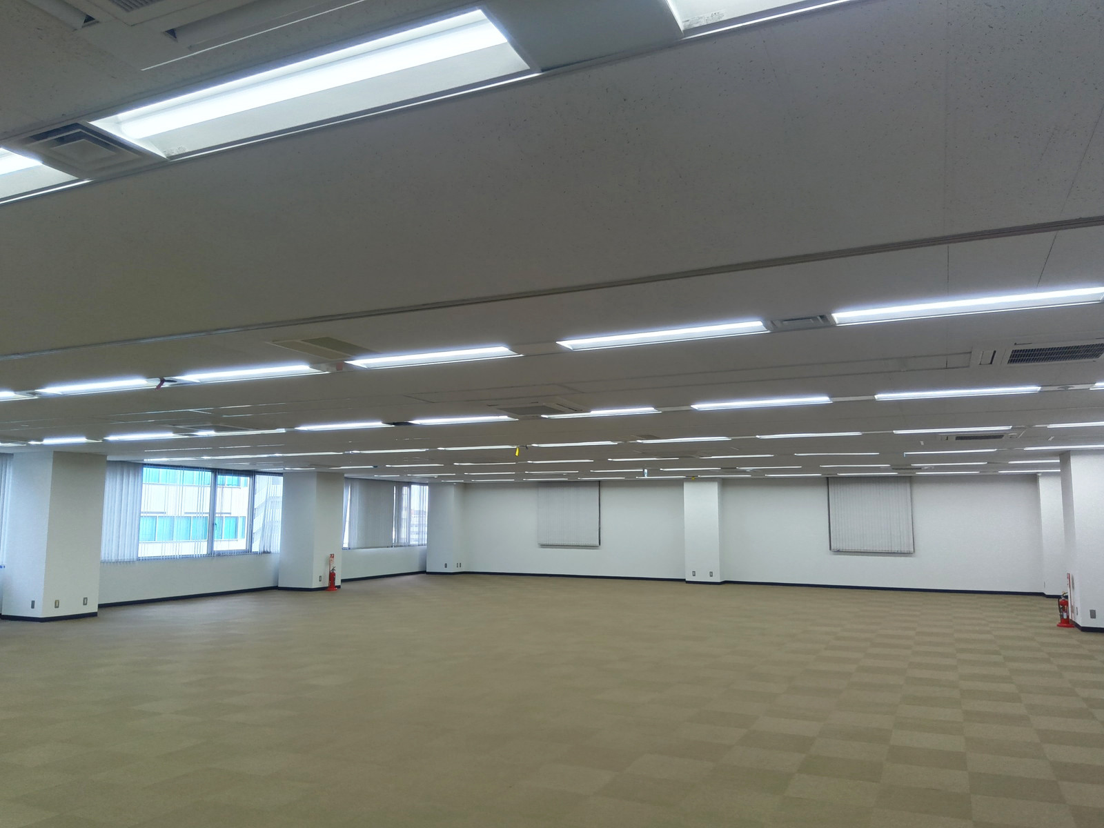 オフィス室内参考画像