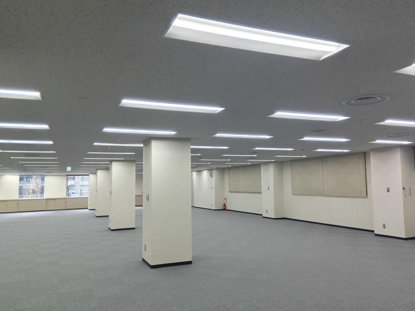 オフィス室内参考画像