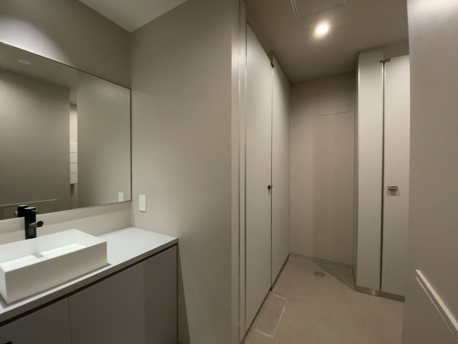 女性用トイレ全体の様子(個室2室)