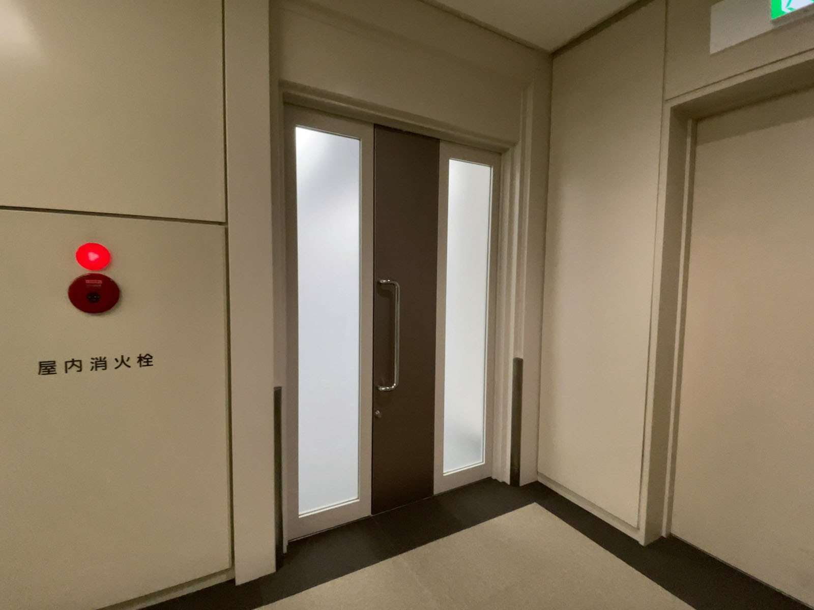 貸室出入り口