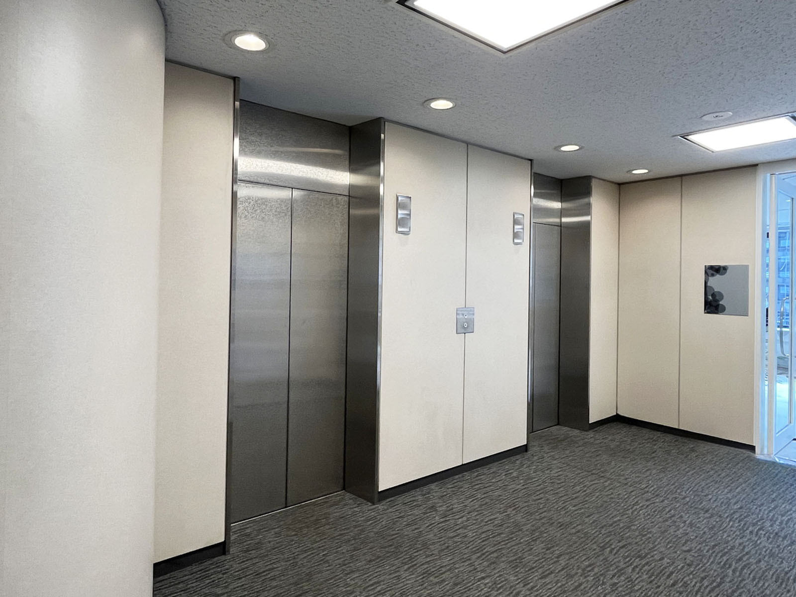 エレベーター(2基)