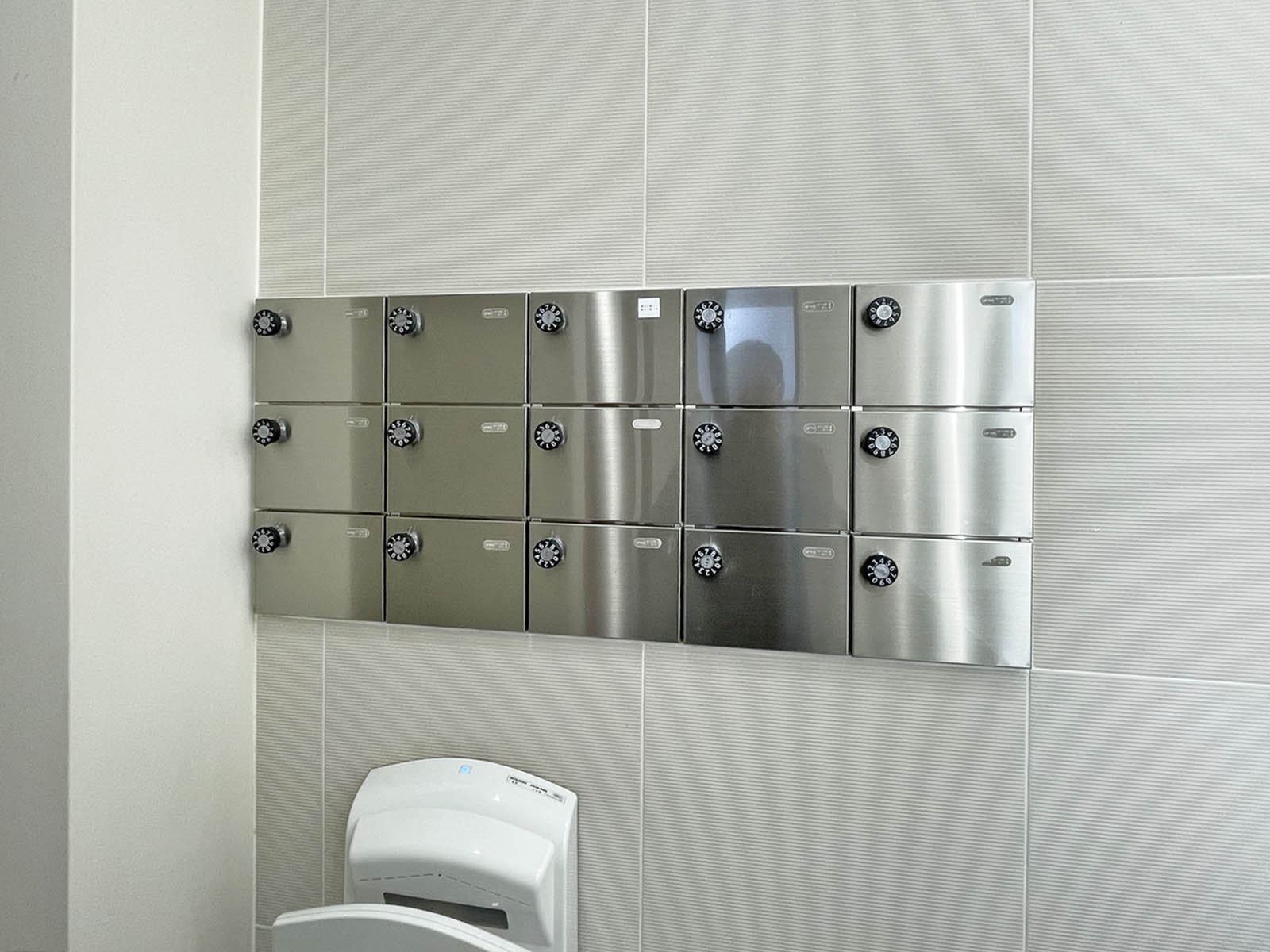 女性トイレ専用収納棚