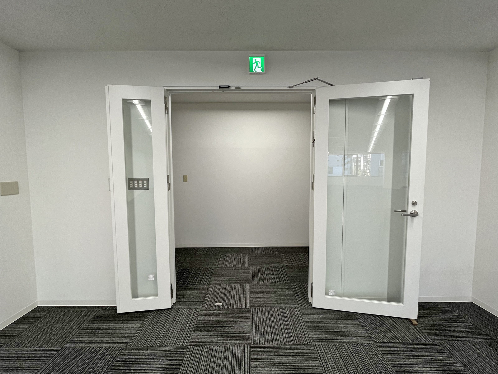 貸室出入口