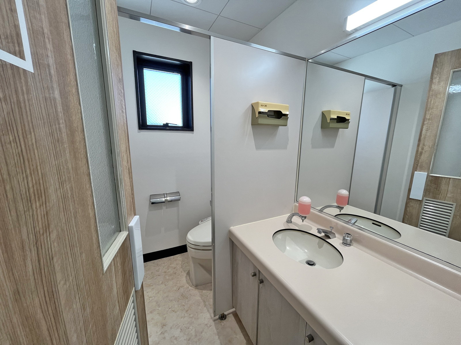 女性用トイレ全体の様子(個室1室)