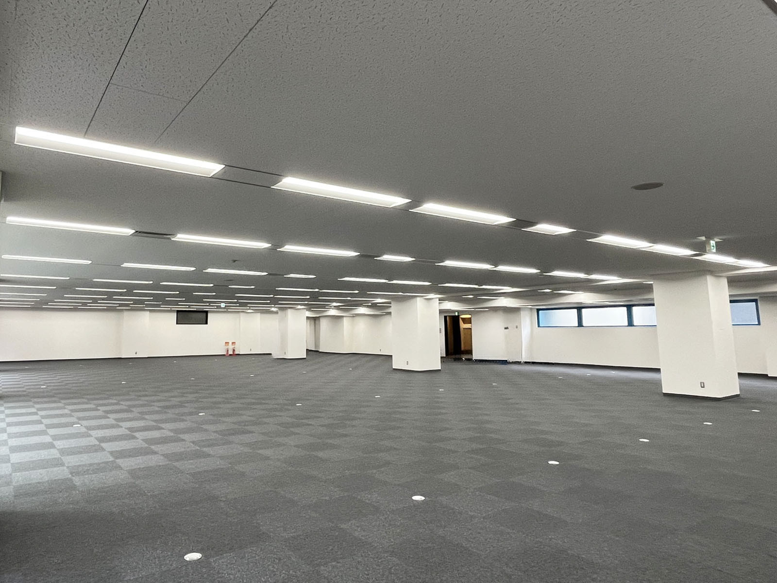 奥側から見た室内