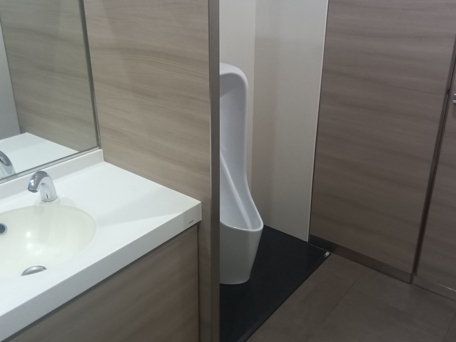 男性用トイレ