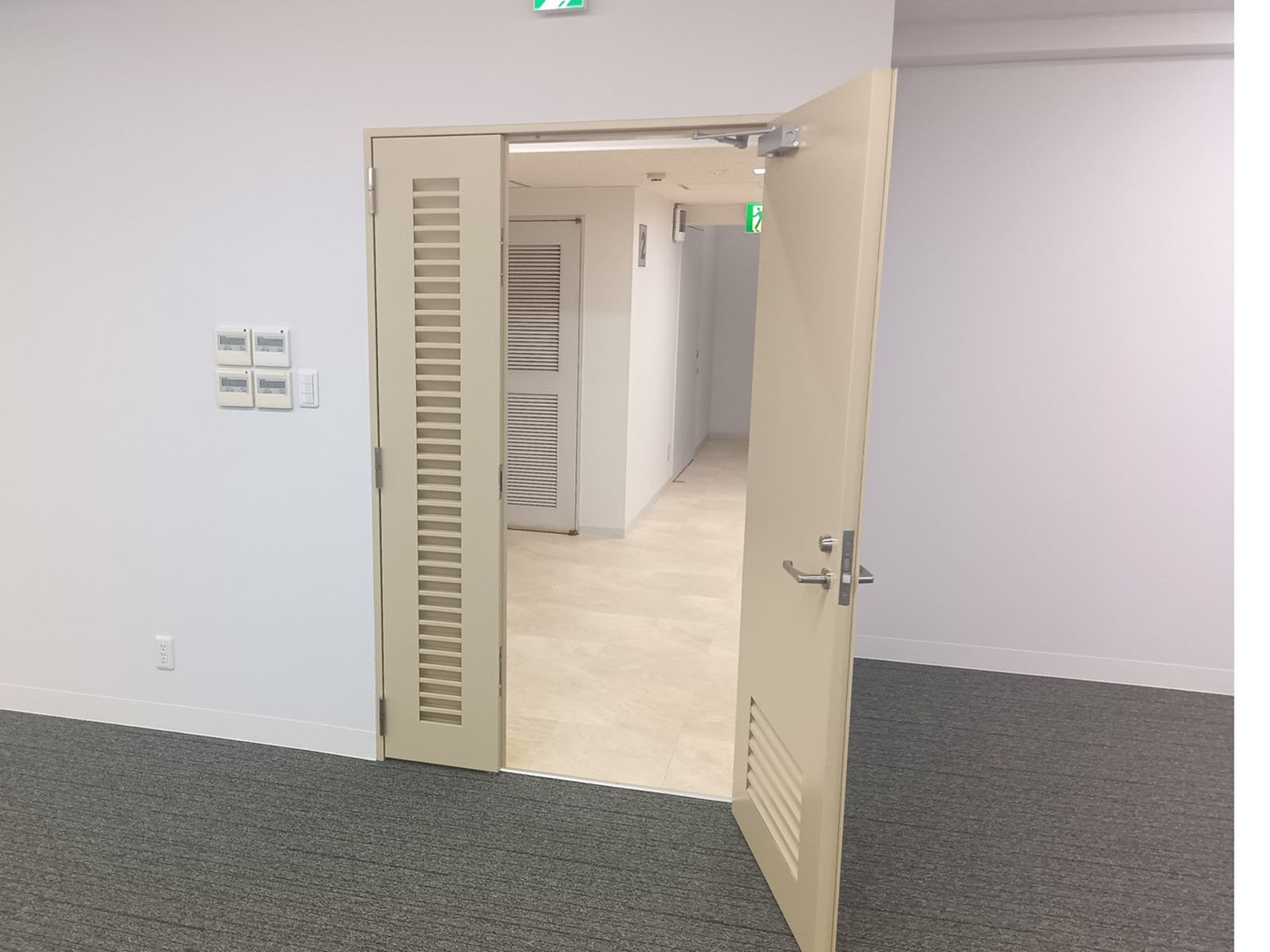 貸室出入り口