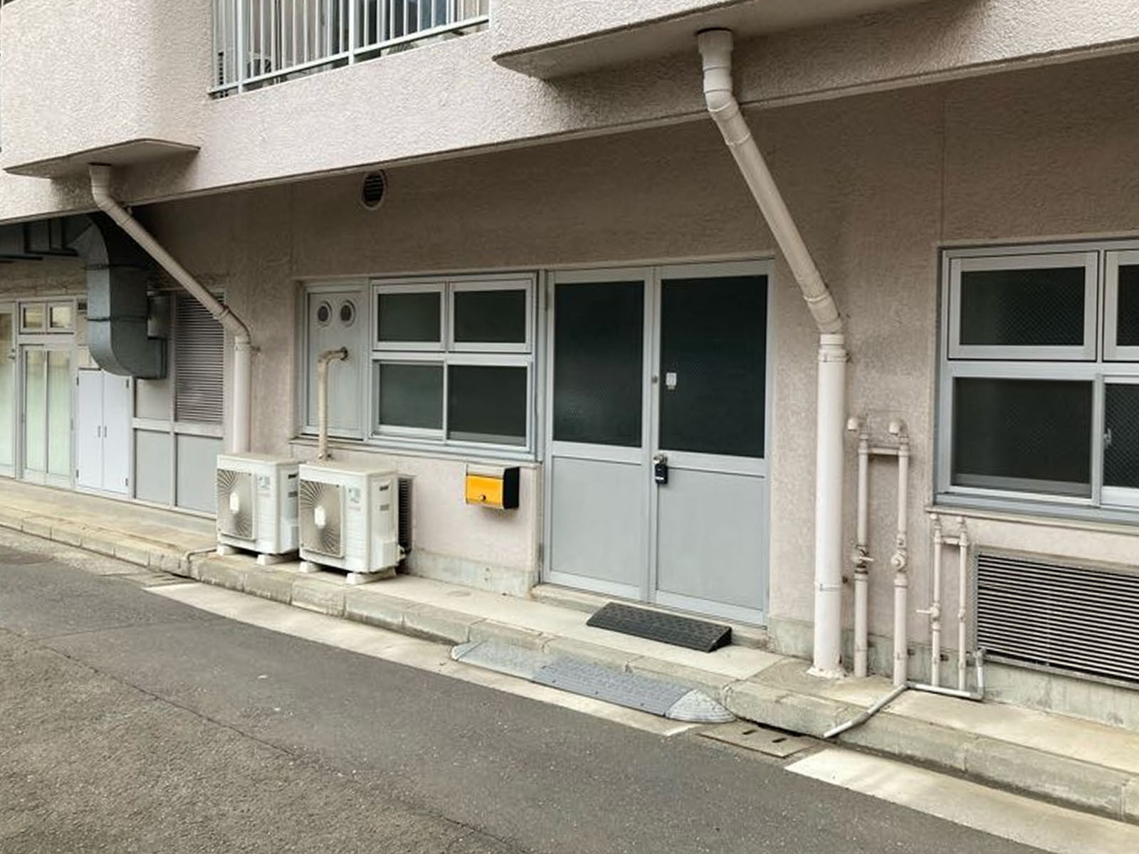 貸室出入り口