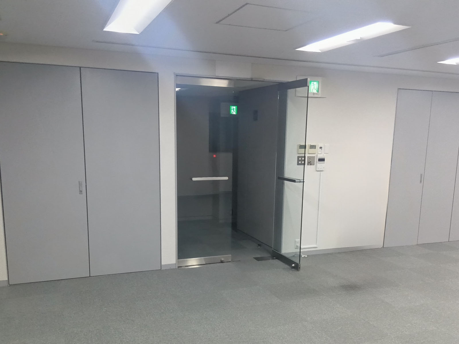 貸室出入り口