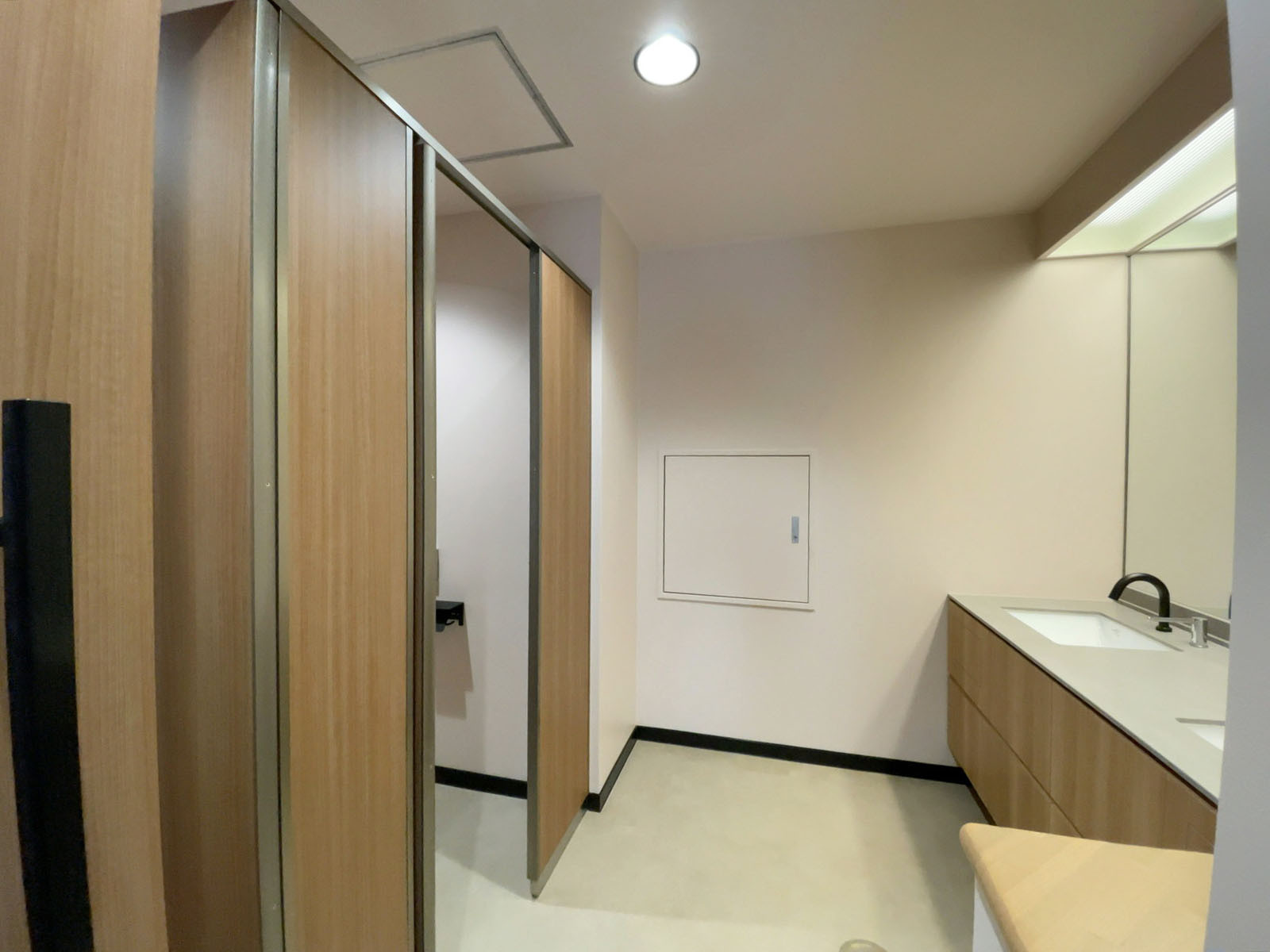 女性用トイレ全体の様子(個室2室)