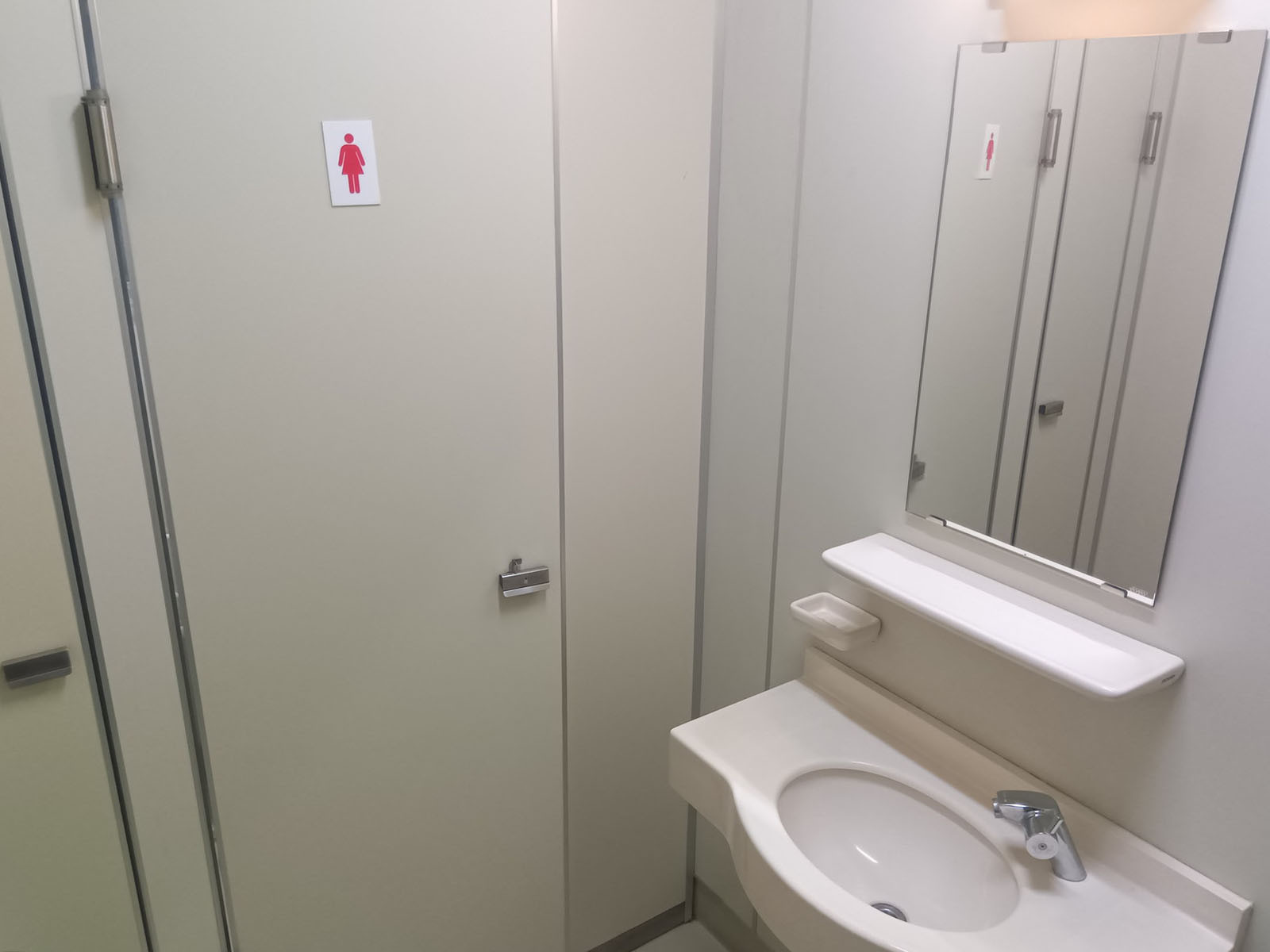 女性用トイレ全体の様子(個室1室)