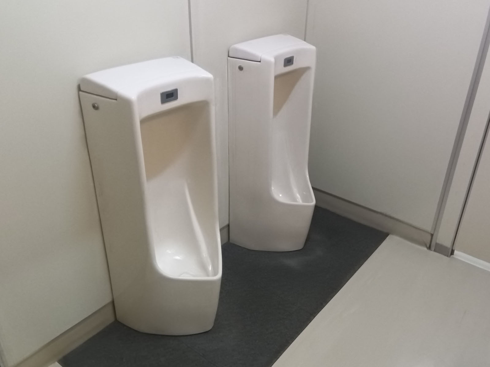 男性用トイレ