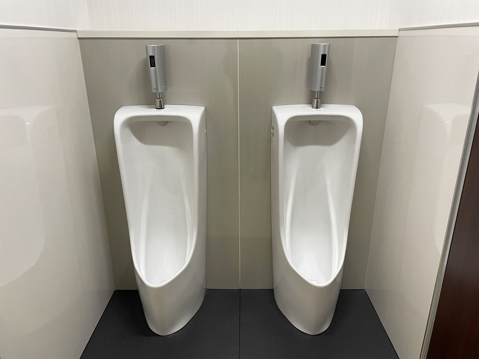 男性用トイレ