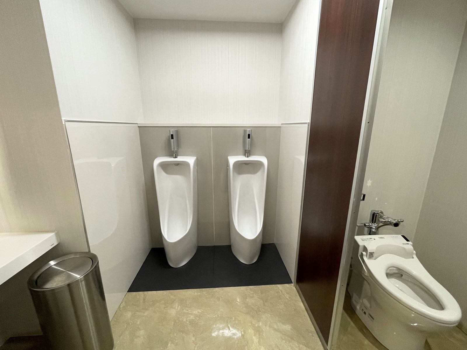 男性用トイレ全体の様子