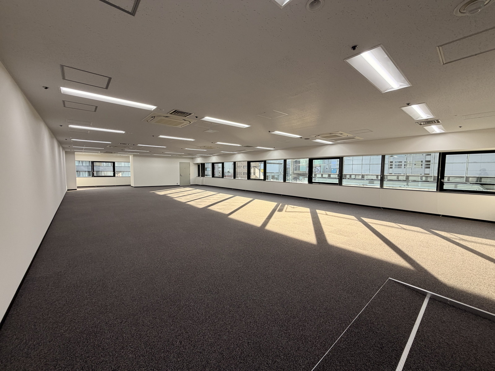 オフィス室内参考画像