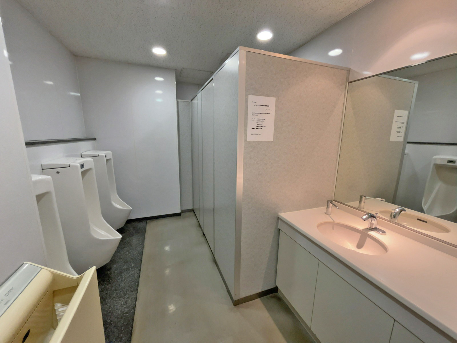 男性用トイレ全体の様子