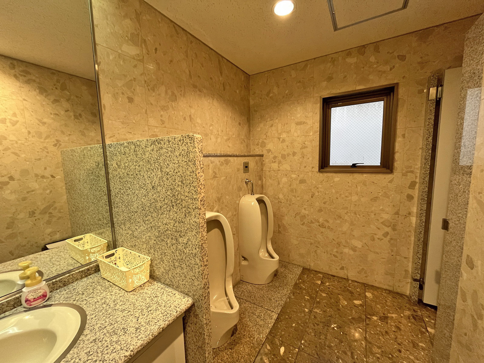 男性用トイレ全体の様子