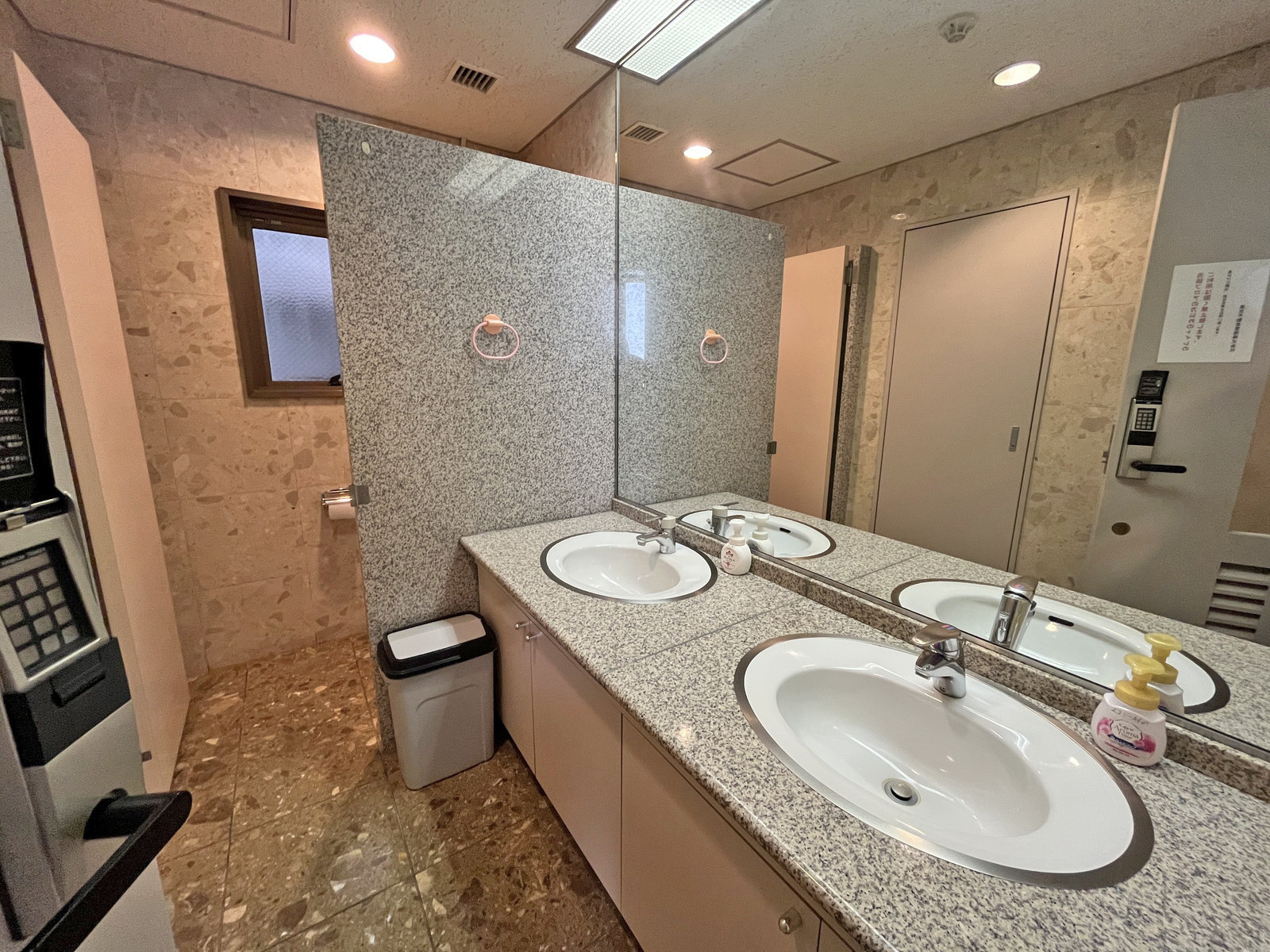 女性用トイレ全体の様子