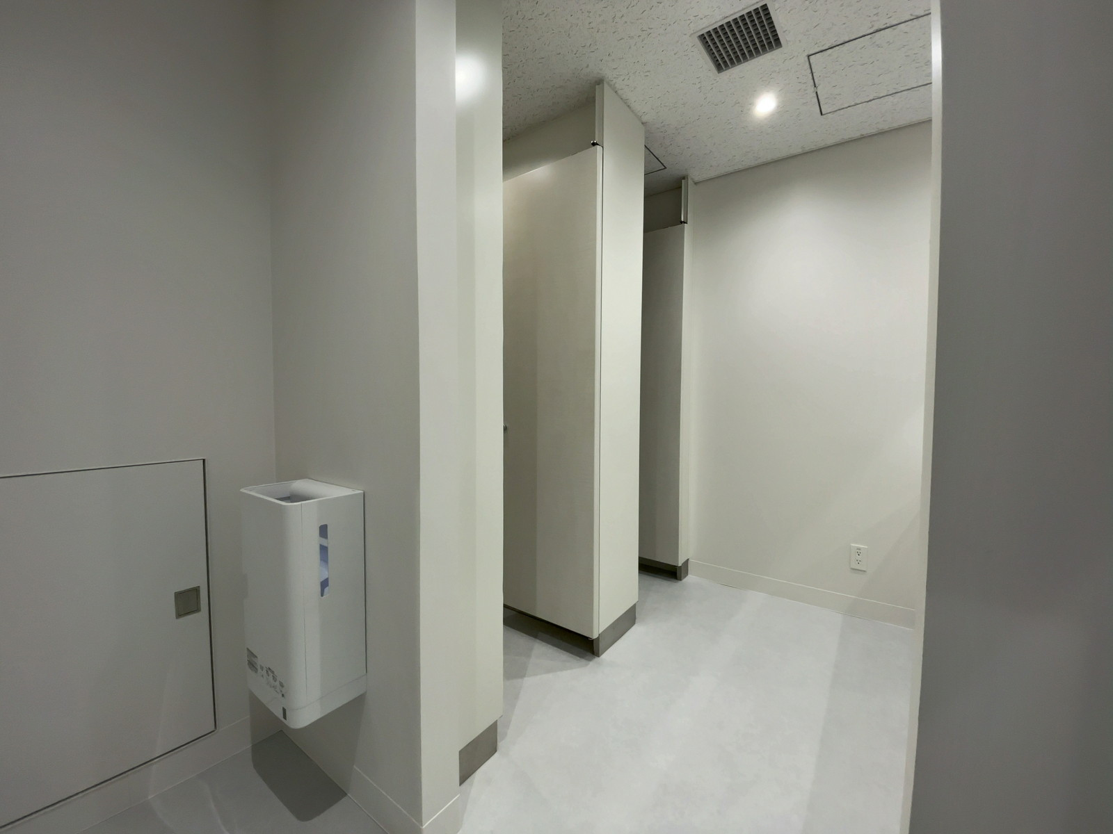女性用トイレ全体の様子(個室2室)