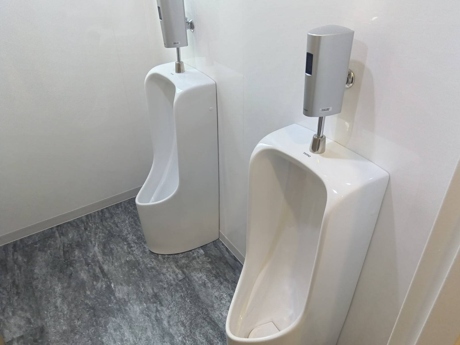 男性用トイレ