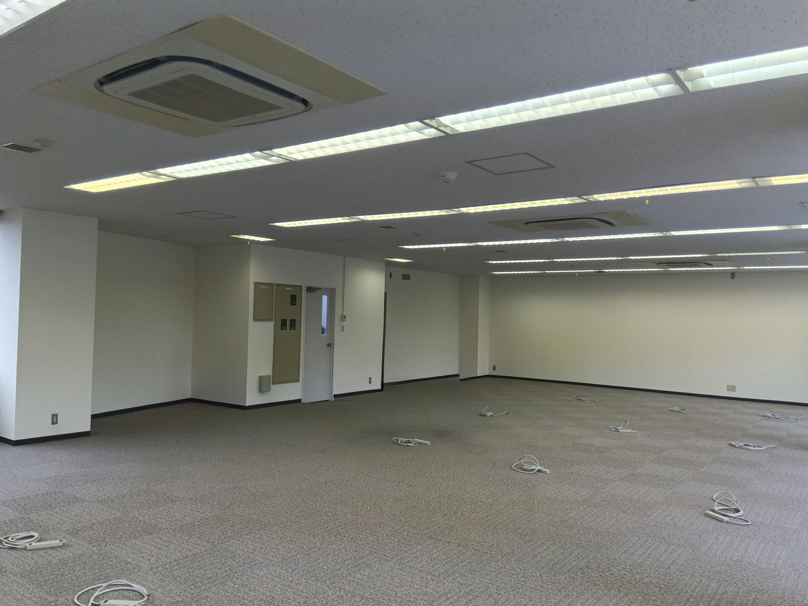 オフィス室内参考画像