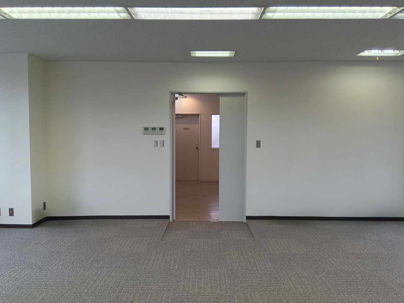 貸室出入り口
