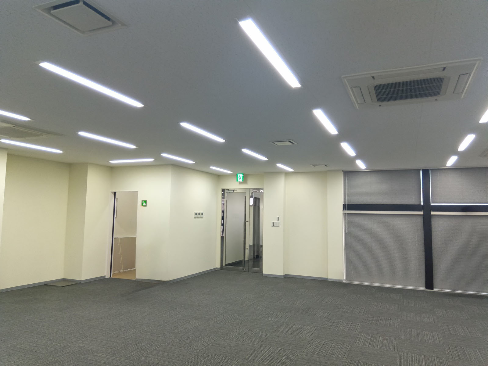 出入り口側の様子