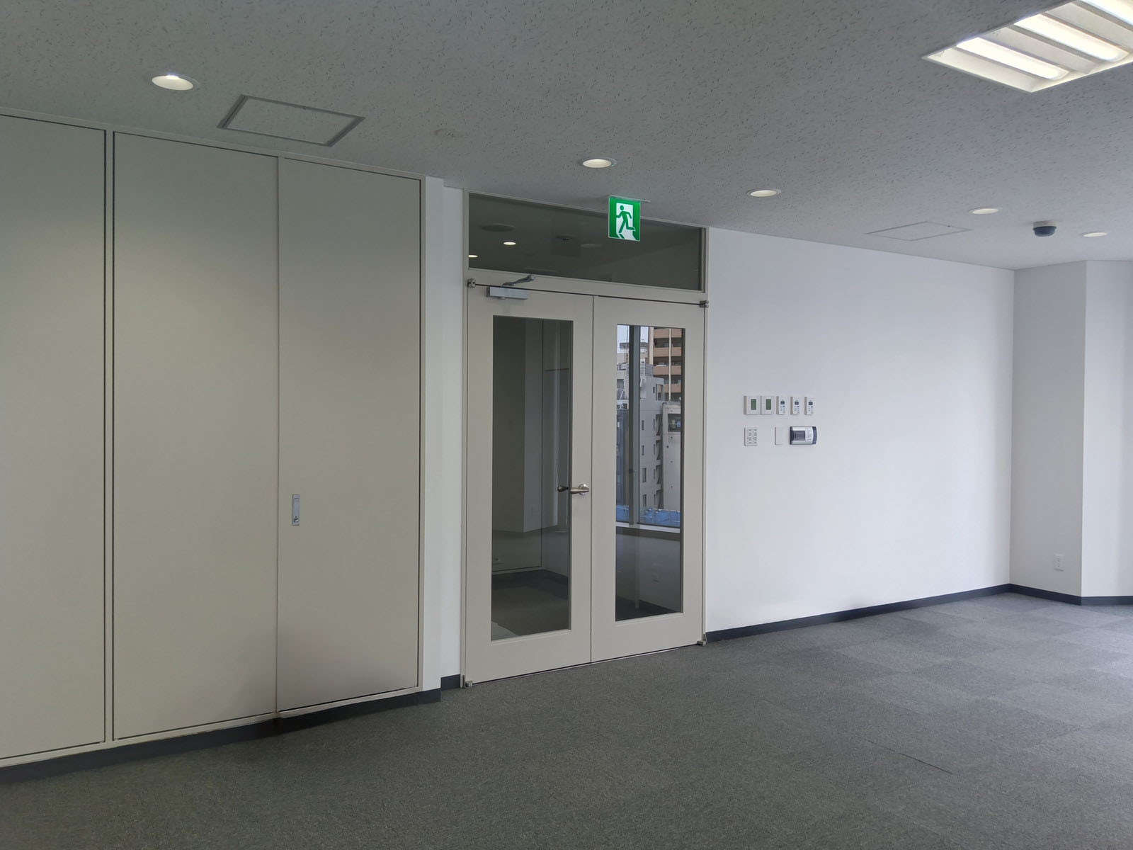 出入り口側の様子