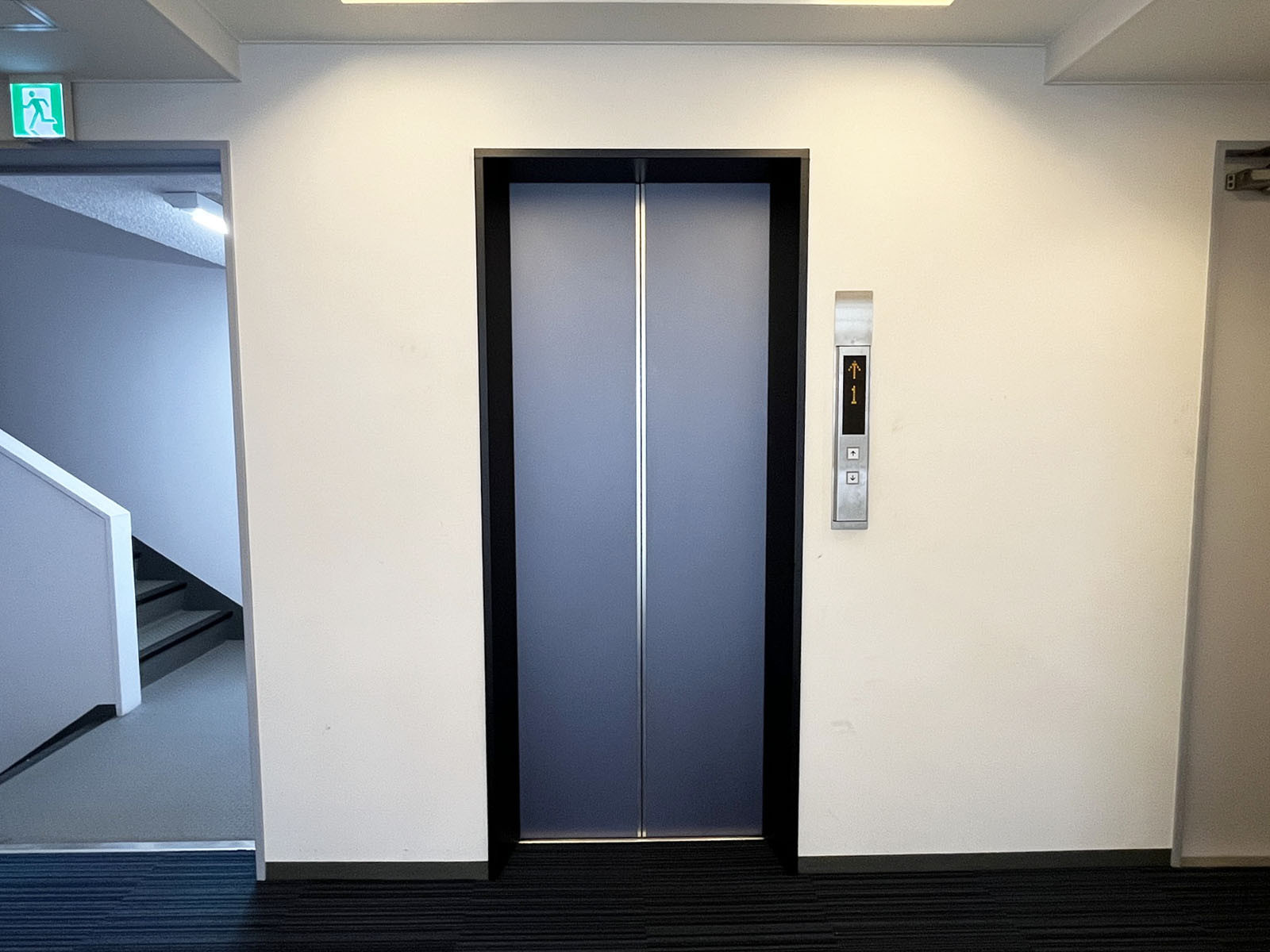 エレベーター(1基)