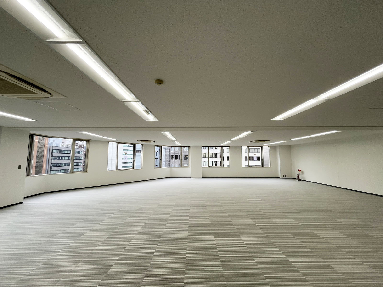 オフィス室内参考画像(8階・約61坪)