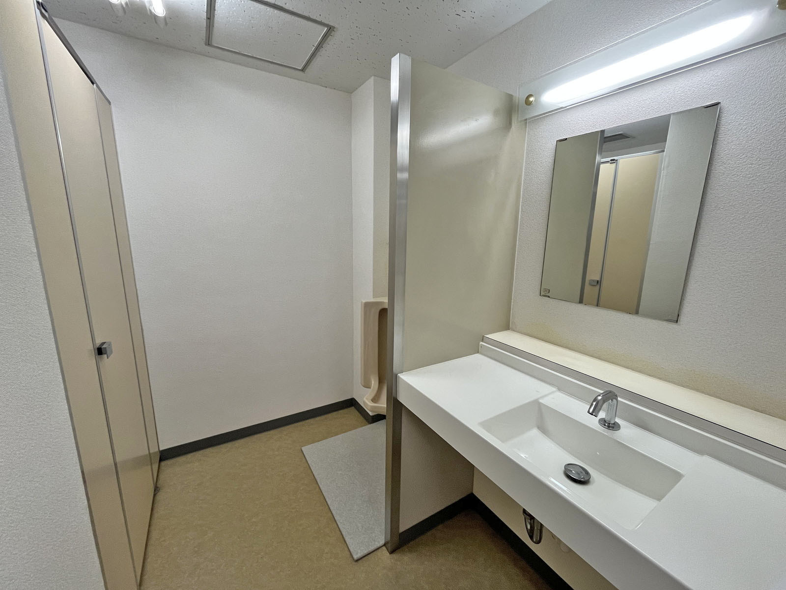 男性用トイレ全体の様子