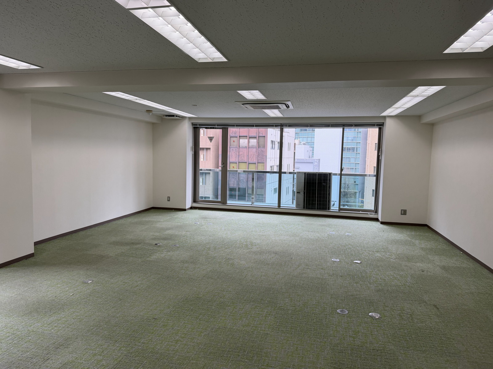 オフィス室内参考画像