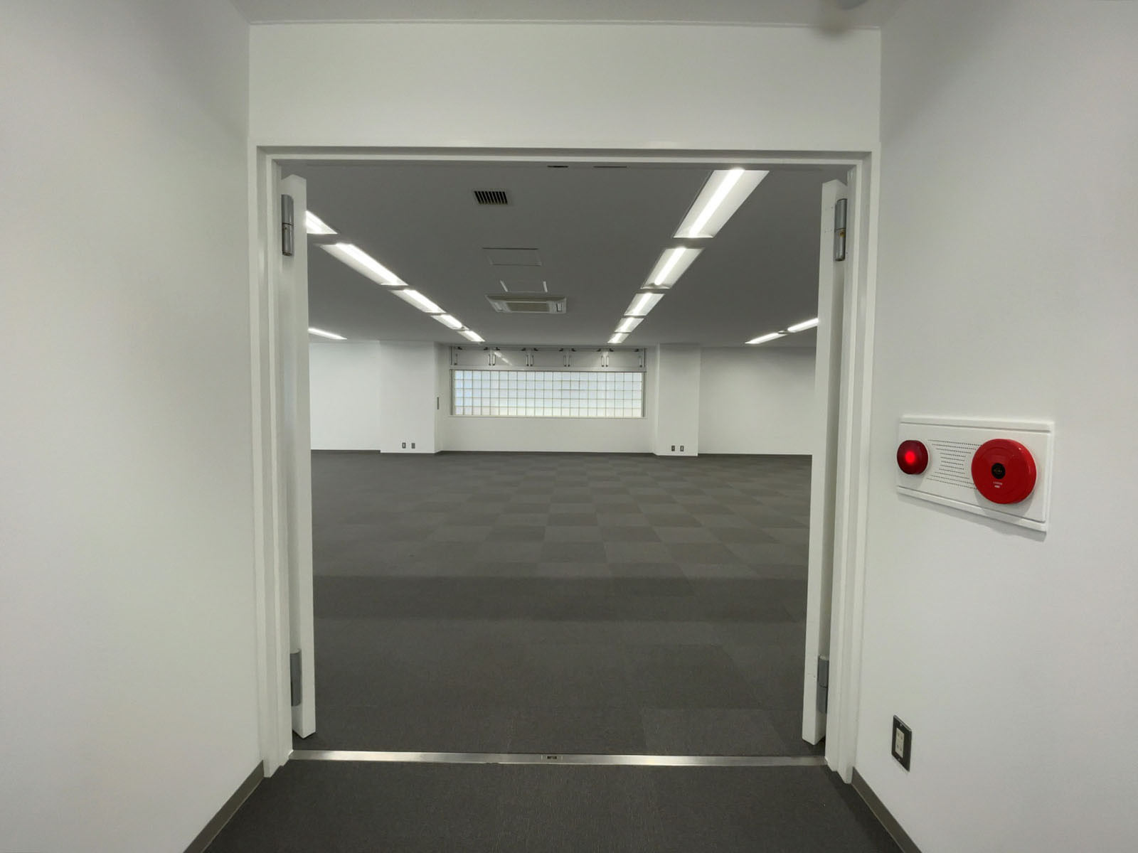貸室出入り口