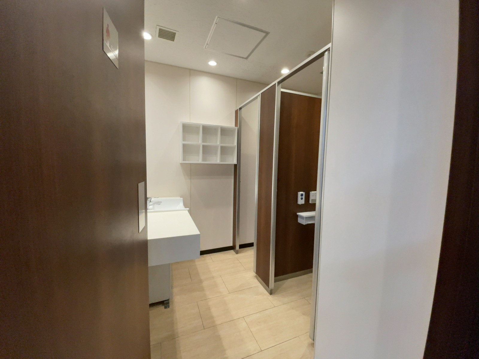 女性用トイレ全体の様子(個室2室)